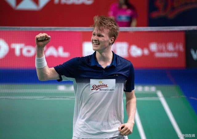 在展示足球 在展示足球