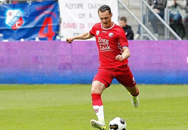 而踏入球场 而踏入球场