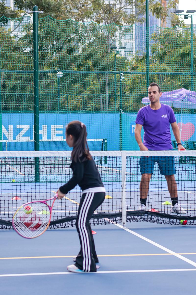 [中超]第29轮：上海海港3-0浙江俱乐部 集锦