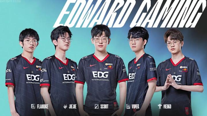 [中超]第29轮：上海海港3-0浙江俱乐部 集锦