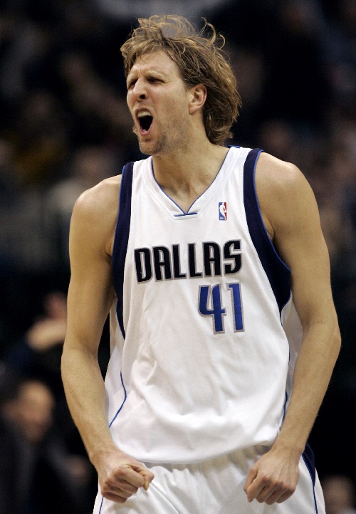 NBA：东契奇连续两场三双